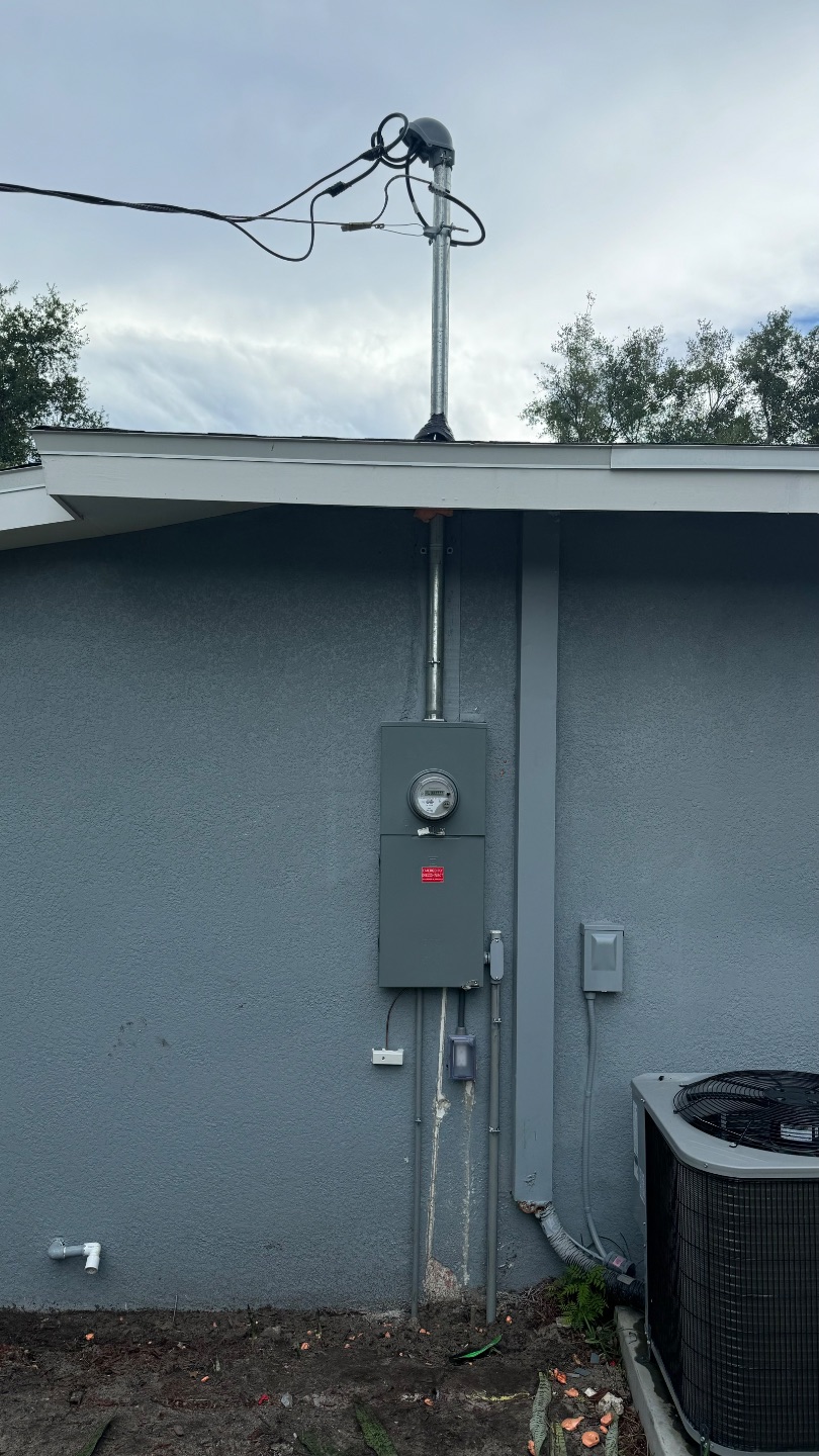 Reemplazo de panel exterior y aumento de capacidad (150A a 200A) after